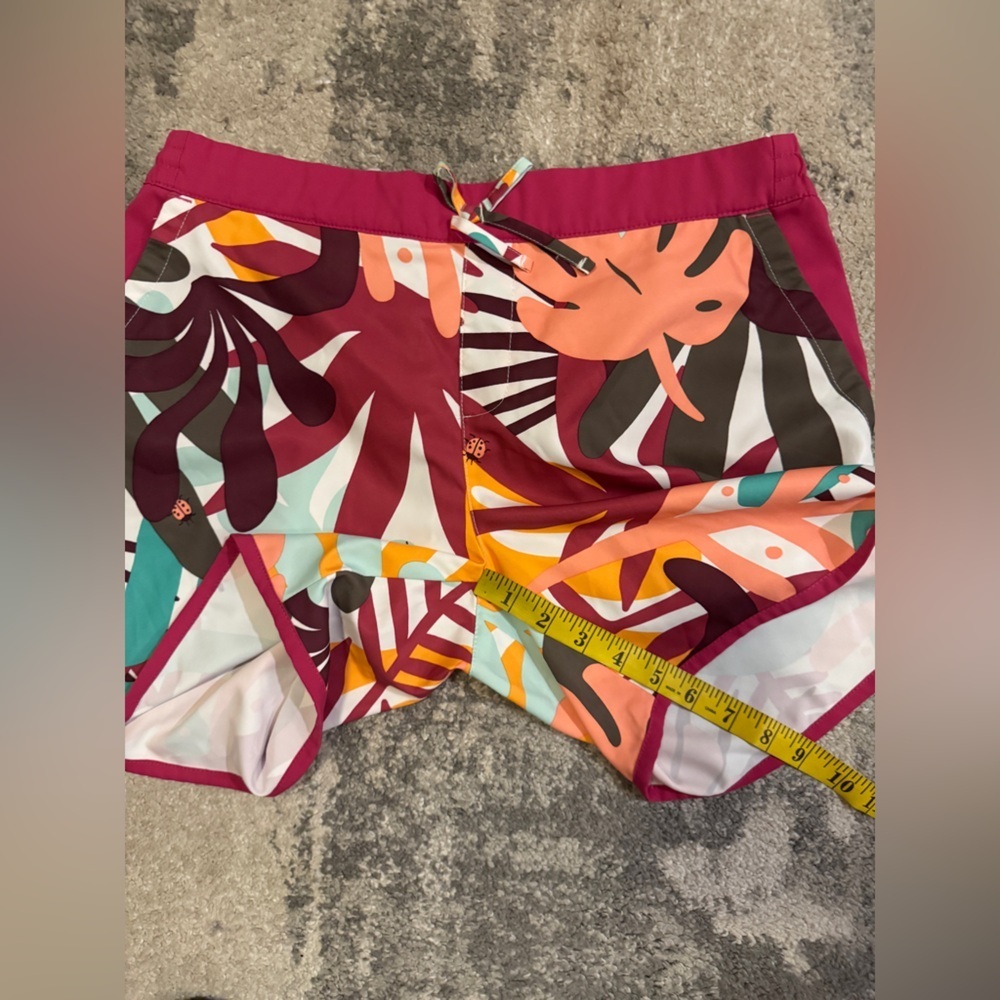 Columbia Multicolor Tropical Women's Athletic Shorts - Picture 6 of 6
